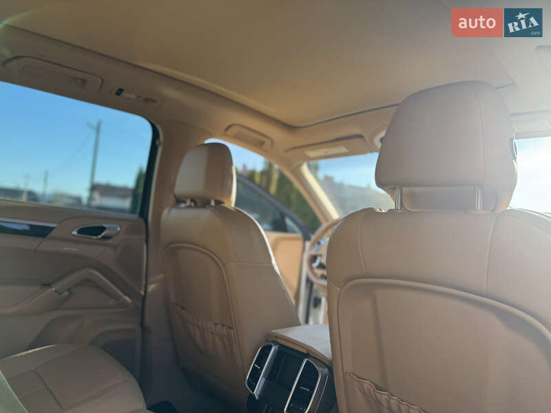 Позашляховик / Кросовер Porsche Cayenne 2013 в Самборі