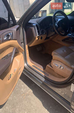 Внедорожник / Кроссовер Porsche Cayenne 2012 в 