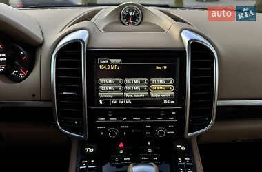 Внедорожник / Кроссовер Porsche Cayenne 2012 в 