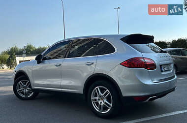 Позашляховик / Кросовер Porsche Cayenne 2012 в 