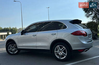 Позашляховик / Кросовер Porsche Cayenne 2012 в 