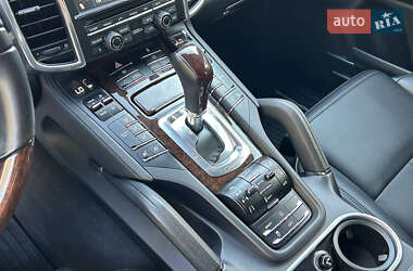 Позашляховик / Кросовер Porsche Cayenne 2012 в 