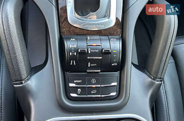 Позашляховик / Кросовер Porsche Cayenne 2012 в 
