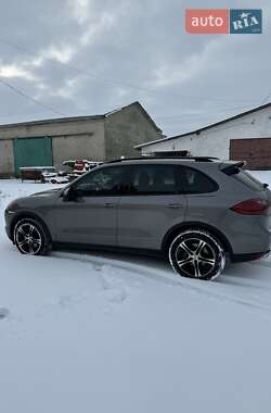 Позашляховик / Кросовер Porsche Cayenne 2013 в 