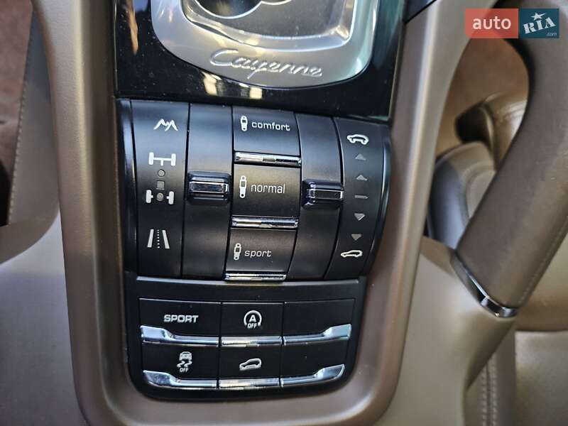 Внедорожник / Кроссовер Porsche Cayenne 2010 в Киеве