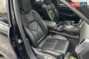 Внедорожник / Кроссовер Porsche Cayenne 2014 в 