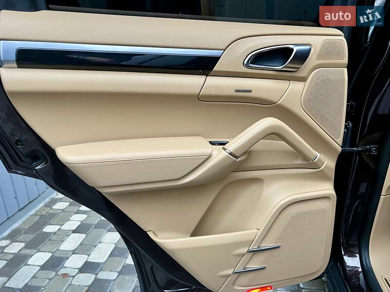 Внедорожник / Кроссовер Porsche Cayenne 2013 в Киеве