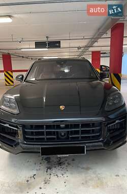 Позашляховик / Кросовер Porsche Cayenne 2023 в 