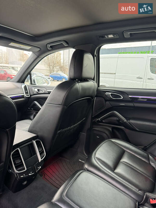 Внедорожник / Кроссовер Porsche Cayenne 2016 в Киеве