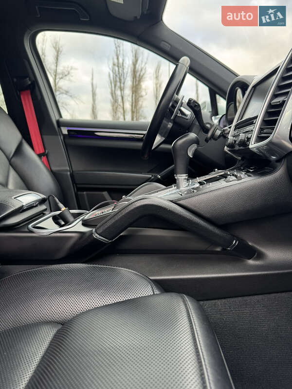 Внедорожник / Кроссовер Porsche Cayenne 2016 в Киеве