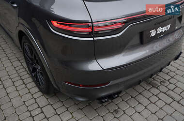 Внедорожник / Кроссовер Porsche Cayenne 2022 в 