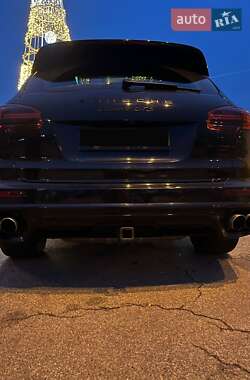Позашляховик / Кросовер Porsche Cayenne 2015 в 