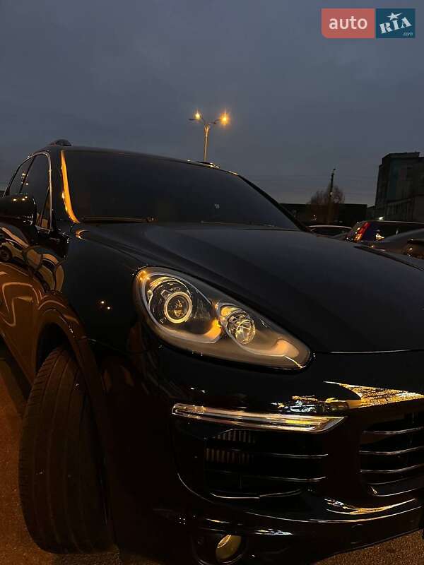 Позашляховик / Кросовер Porsche Cayenne 2015 в Києві