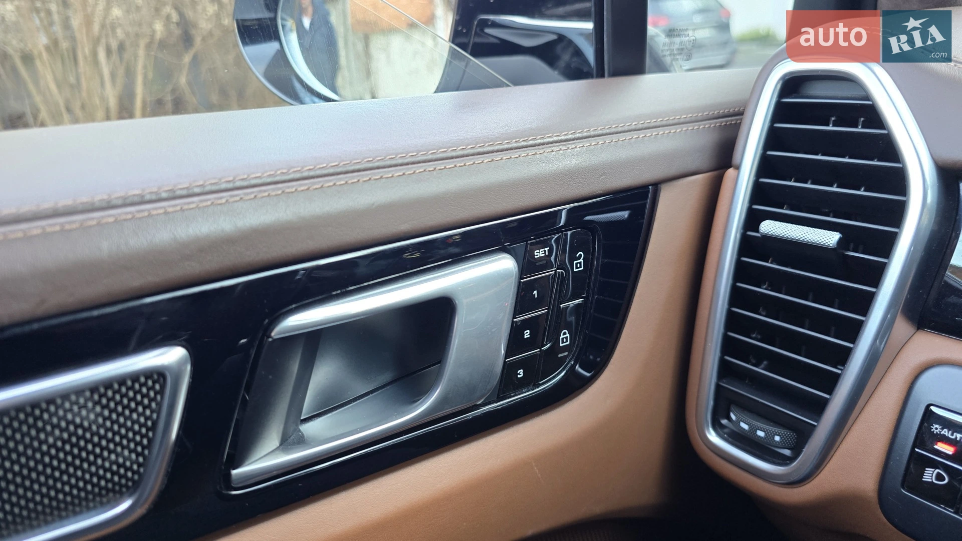 2019 Porsche Cayenne - мініатюра 17