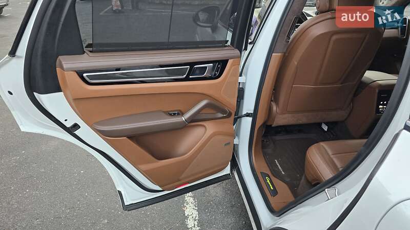 Внедорожник / Кроссовер Porsche Cayenne 2019 в Хмельницком