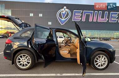 Внедорожник / Кроссовер Porsche Cayenne 2012 в 