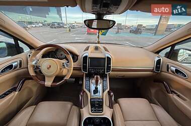 Внедорожник / Кроссовер Porsche Cayenne 2012 в 