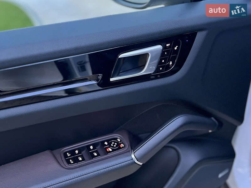 Позашляховик / Кросовер Porsche Cayenne 2018 в Одесі