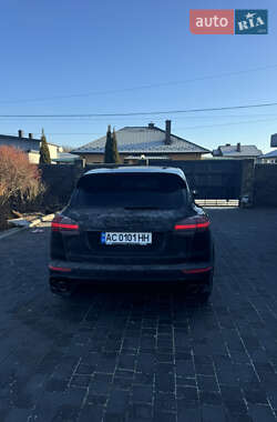 Внедорожник / Кроссовер Porsche Cayenne 2015 в 