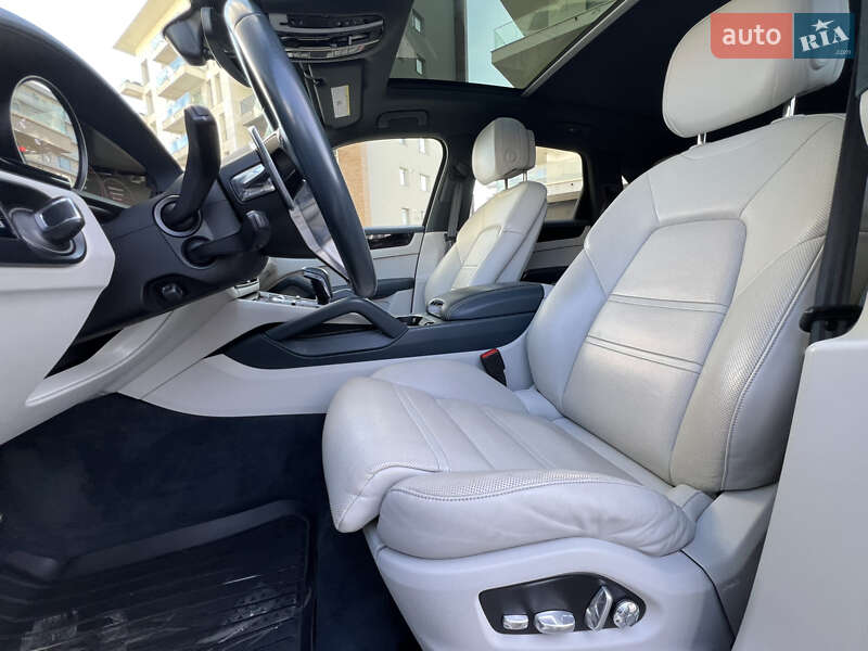 Внедорожник / Кроссовер Porsche Cayenne 2018 в Одессе
