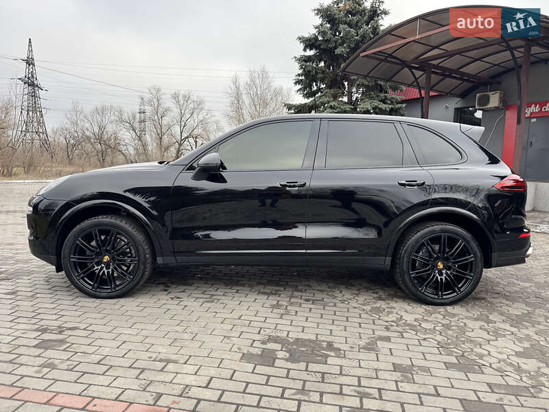 Внедорожник / Кроссовер Porsche Cayenne 2016 в Днепре