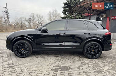 Внедорожник / Кроссовер Porsche Cayenne 2016 в 