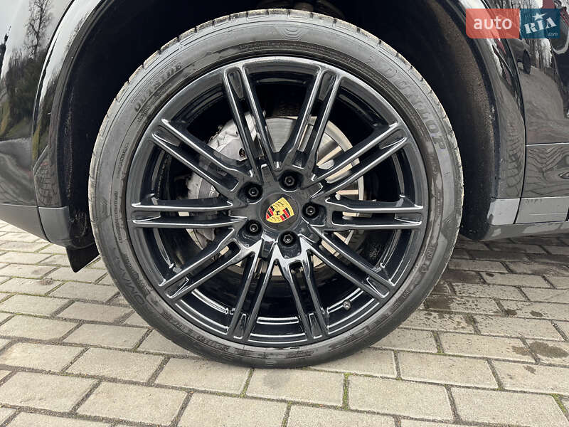 Внедорожник / Кроссовер Porsche Cayenne 2016 в Днепре