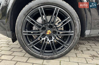 Внедорожник / Кроссовер Porsche Cayenne 2016 в 