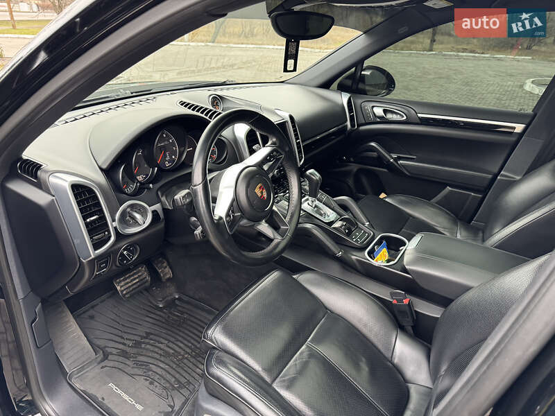 Внедорожник / Кроссовер Porsche Cayenne 2016 в Днепре