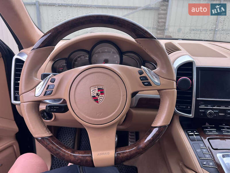Позашляховик / Кросовер Porsche Cayenne 2011 в Переяславі