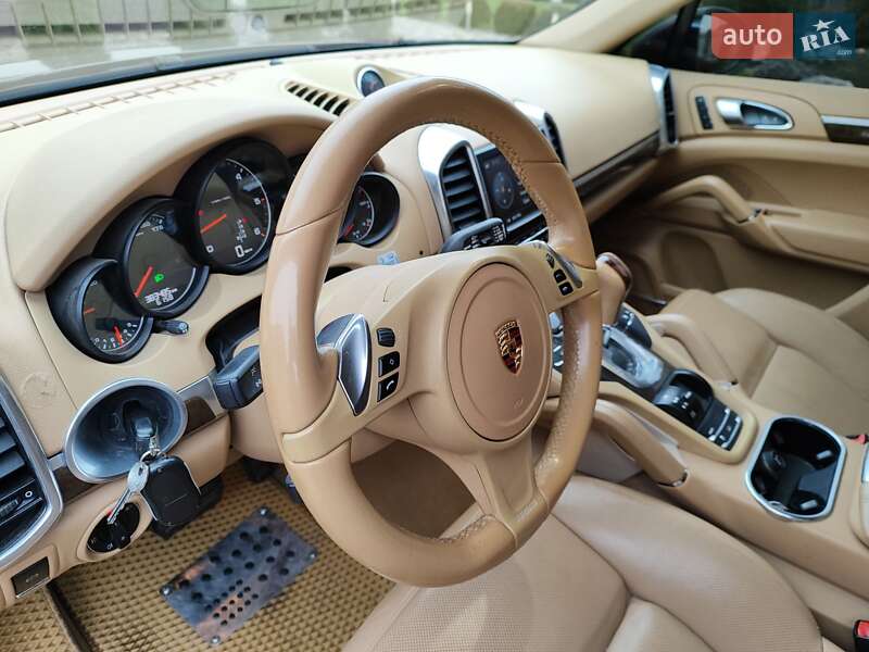 Позашляховик / Кросовер Porsche Cayenne 2012 в Кривому Розі