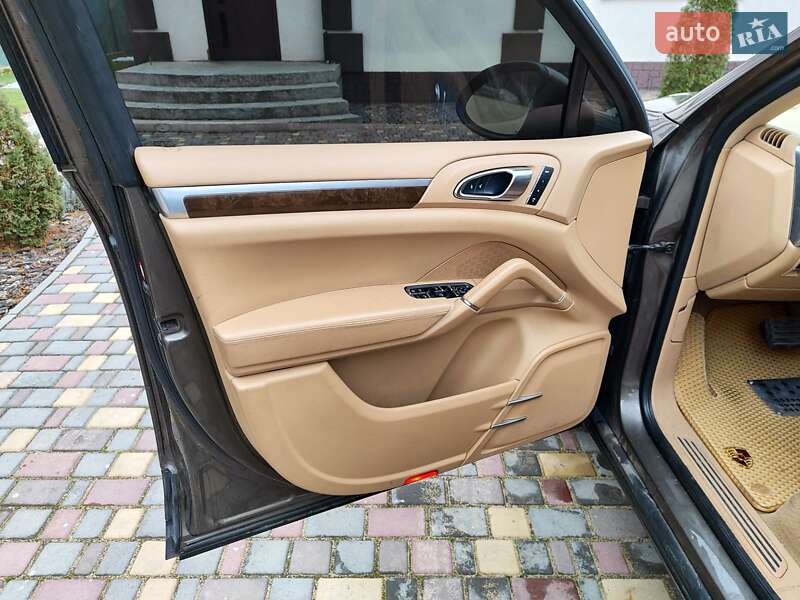 Позашляховик / Кросовер Porsche Cayenne 2012 в Кривому Розі
