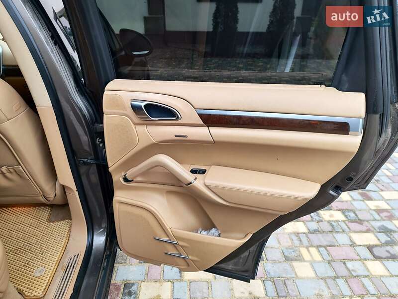 Позашляховик / Кросовер Porsche Cayenne 2012 в Кривому Розі