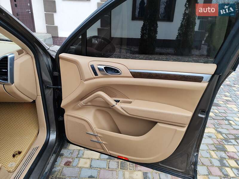 Позашляховик / Кросовер Porsche Cayenne 2012 в Кривому Розі