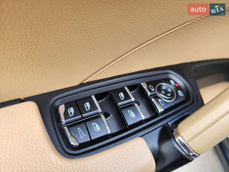 Позашляховик / Кросовер Porsche Cayenne 2015 в Києві