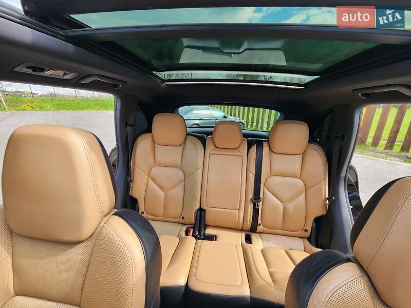 Позашляховик / Кросовер Porsche Cayenne 2015 в Києві
