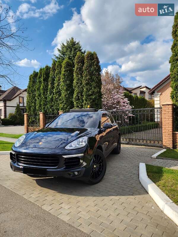 Позашляховик / Кросовер Porsche Cayenne 2015 в 