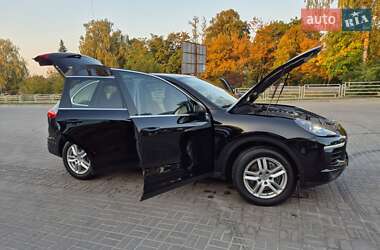 Внедорожник / Кроссовер Porsche Cayenne 2015 в 