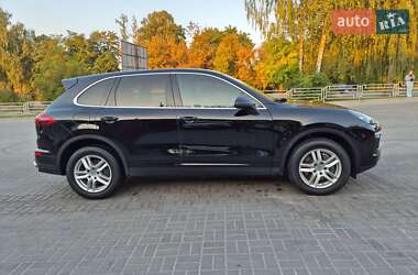Внедорожник / Кроссовер Porsche Cayenne 2015 в 