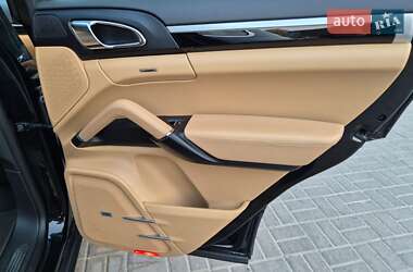 Внедорожник / Кроссовер Porsche Cayenne 2015 в 