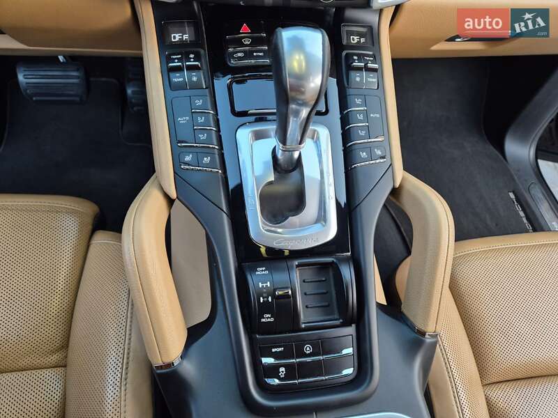 Внедорожник / Кроссовер Porsche Cayenne 2015 в Тернополе