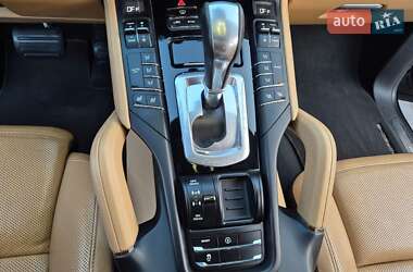 Внедорожник / Кроссовер Porsche Cayenne 2015 в 