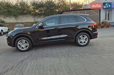 Внедорожник / Кроссовер Porsche Cayenne 2015 в 