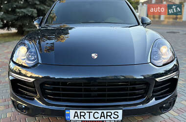 Внедорожник / Кроссовер Porsche Cayenne 2015 в 