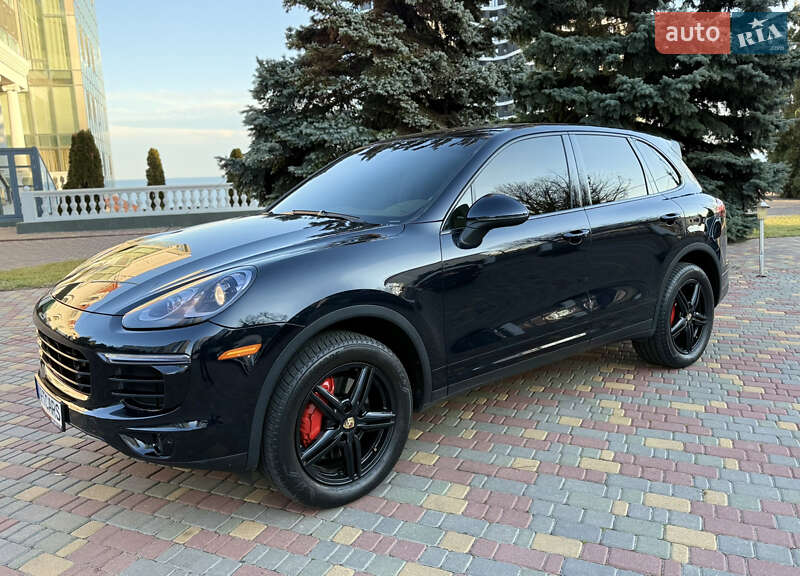 Внедорожник / Кроссовер Porsche Cayenne 2015 в 