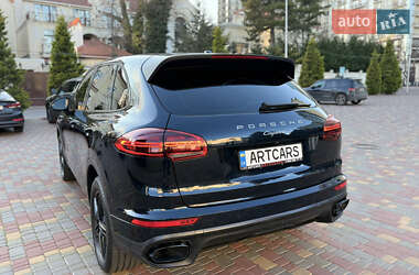 Внедорожник / Кроссовер Porsche Cayenne 2015 в 