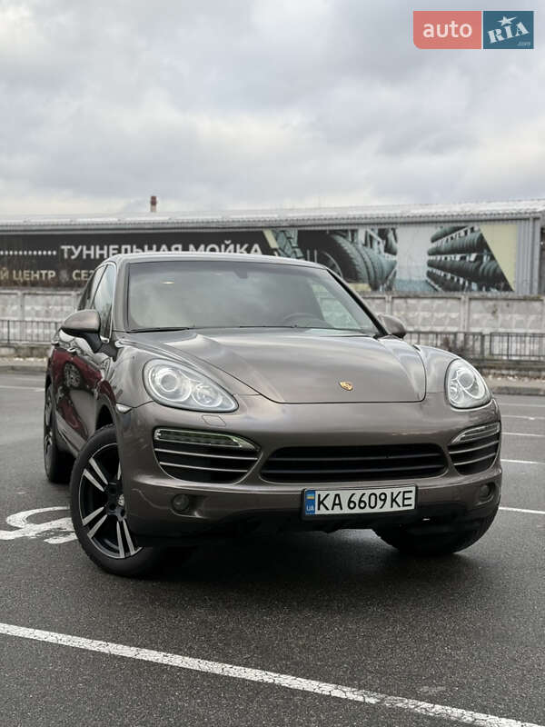 Позашляховик / Кросовер Porsche Cayenne 2012 в Києві