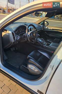 Внедорожник / Кроссовер Porsche Cayenne 2013 в 