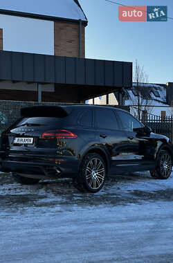 Внедорожник / Кроссовер Porsche Cayenne 2017 в 