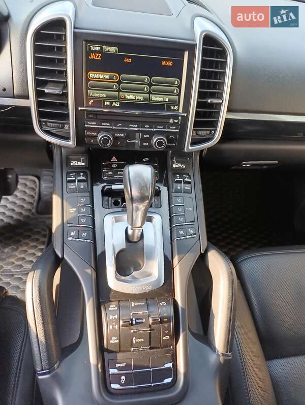 Позашляховик / Кросовер Porsche Cayenne 2013 в Києві